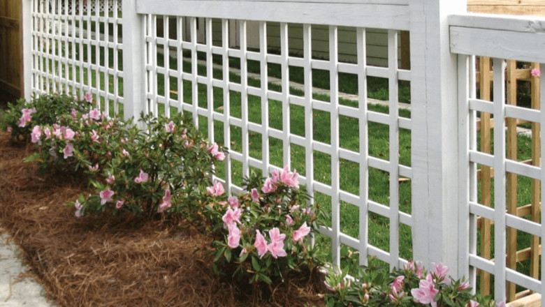 Install a Split Rail Fence to Boost Yard Style Today