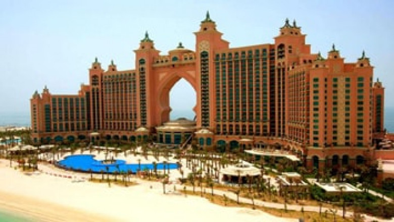 Abu Dhabi Highlights: One Day Tour with Expert Guide