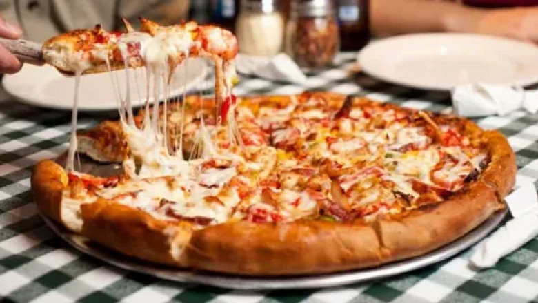The Illusion of the “Best Pizza Marin”: A Critical Look at Hype, Taste, and Authenticity