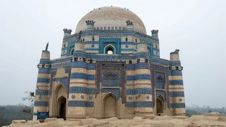 Tomb of Bibi Jawindi: A Majestic Blend of History, Architecture, and Spiritual Heritage