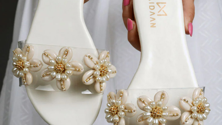 Comfort Meets Fashion: Top Picks in Women Sliders