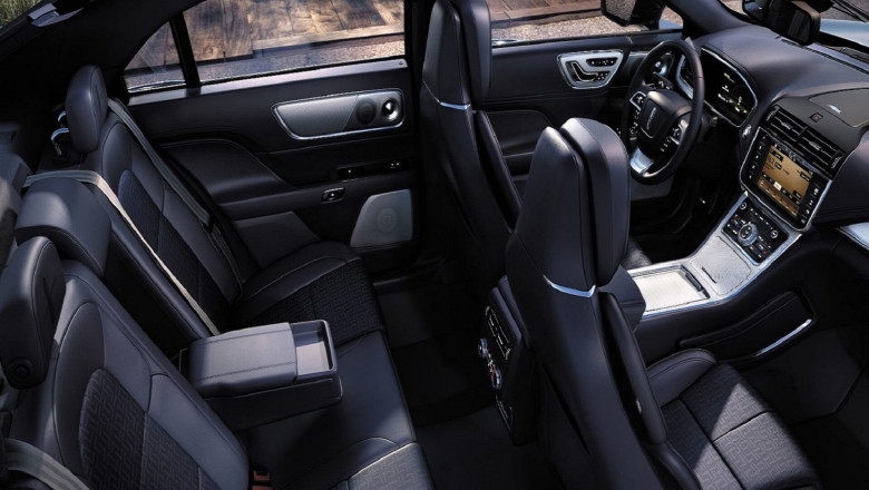 Redefining Elegance on the Road with Famous Drive’s Luxury Chauffeur Service