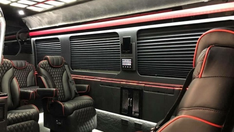 Experience Unrivaled Elegance: Famous Drive's Hamptons Limousine Service